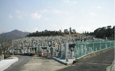 新田岡山墓地１