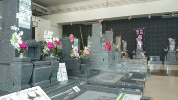 店内墓石