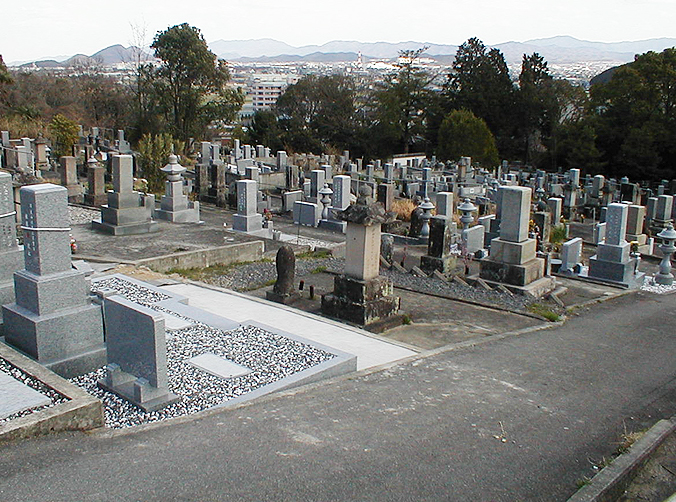 本尭寺墓地