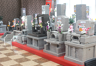 デザイン型墓石　多数展示