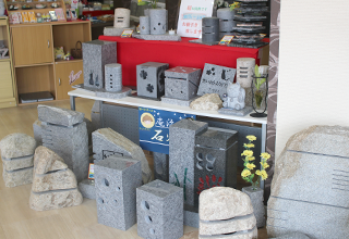 庵治石　石灯り