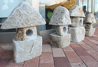 庵治石　化け灯篭