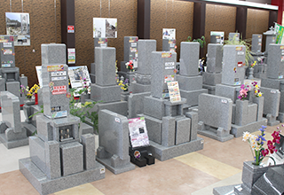 庵治石等国産石材を多数展示