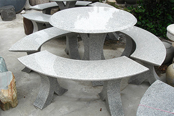 石のテーブル・椅子セット